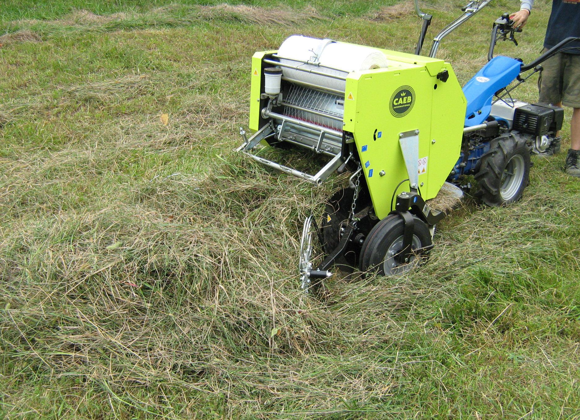 CAEB Round Hay Baler - Earth Tools