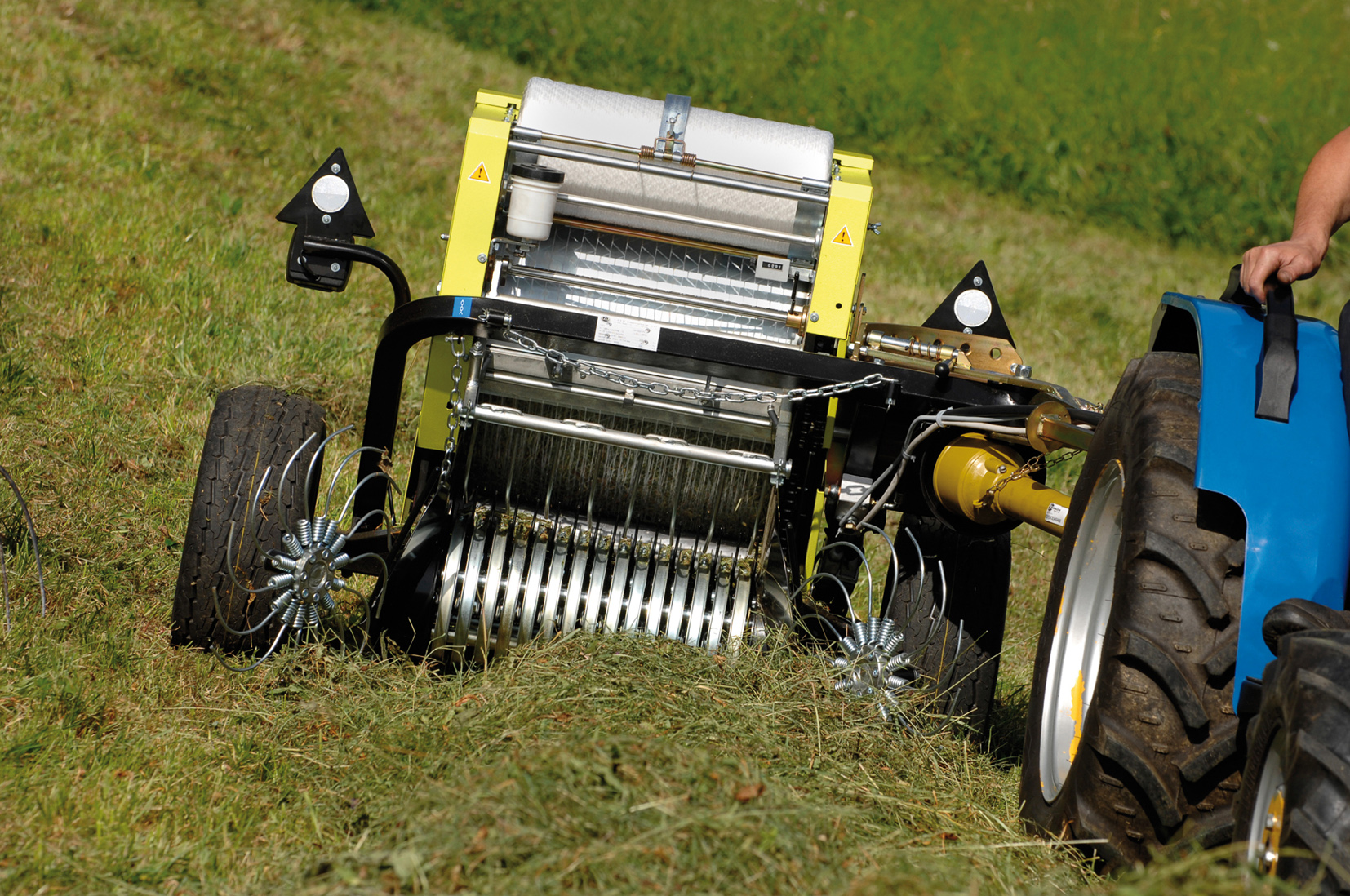Caeb Round Hay Baler Earth Tools